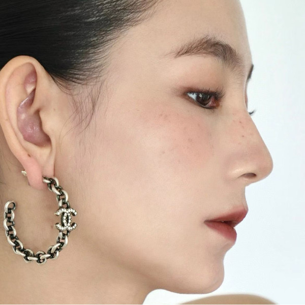 CHANEL-7524 샤넬 24A 오뜨 꾸뛰르 컬렉션 더블 C 실버 블랙 스와로브스키 크리스탈 이어링