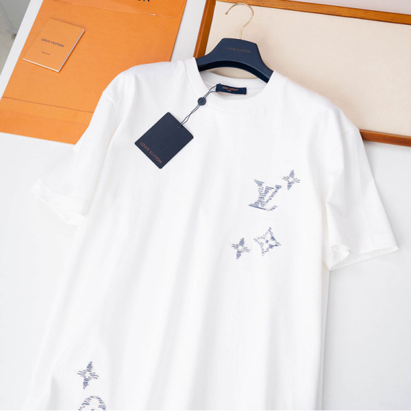 LOUIS VUITTON-06197 루이비통 2026뉴 자수 로고 티셔츠