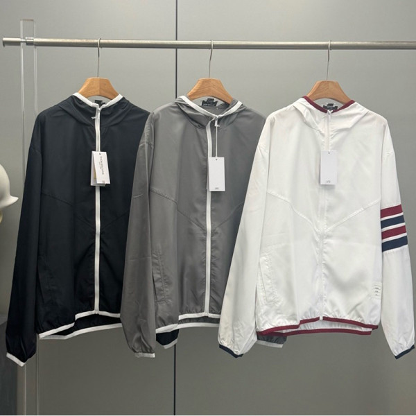 MONCLER-071329 몽클레어 2026년 신상품 클래식 스트라이프 후드 집업 자외선 차단 경량 자켓 남성용(3컬러)