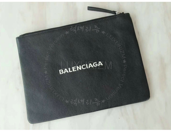 balenciaga1-1026-002.jpg