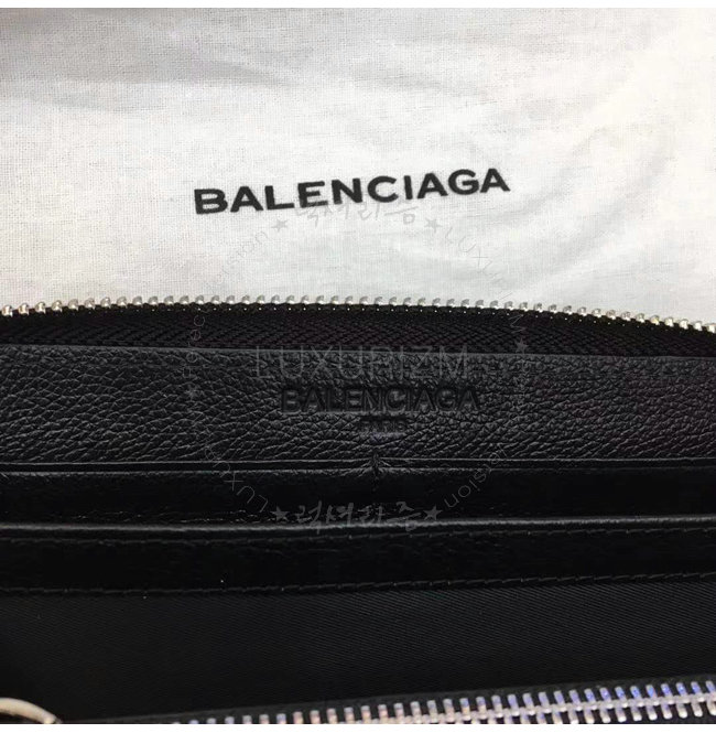 balenciaga-1027-007.jpg