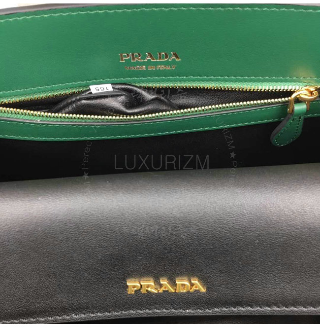 prada1-1030-0010.jpg