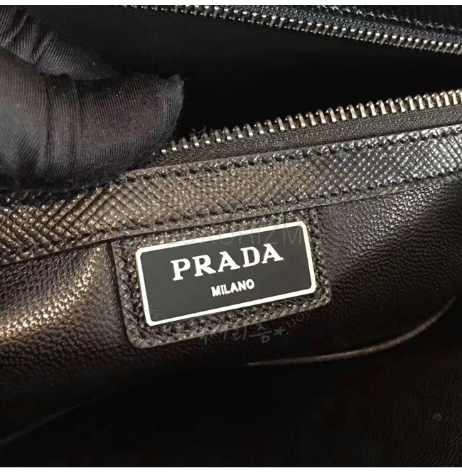 prada1-1213-0010.jpg