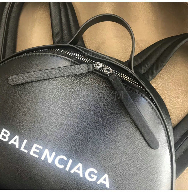 balenciaga3-0125-005.jpg