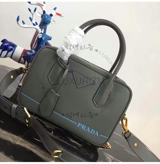 prada2-1005-002.jpg