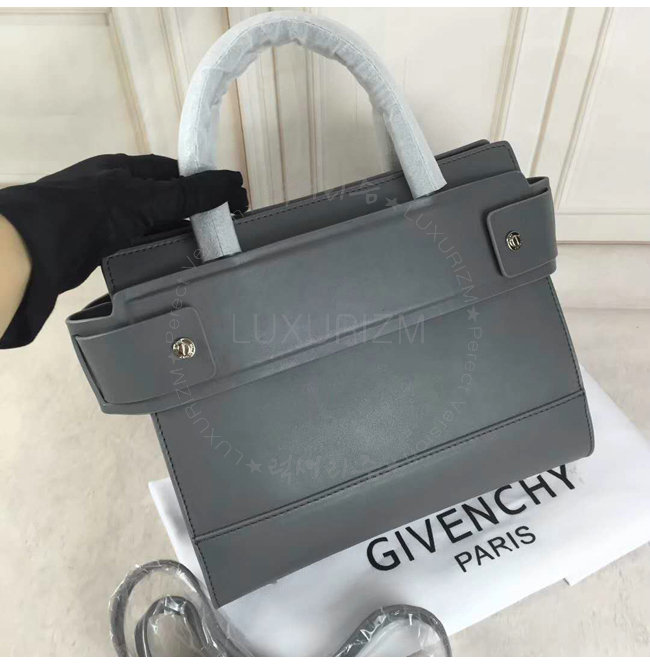 givenchy2-0210-003.jpg