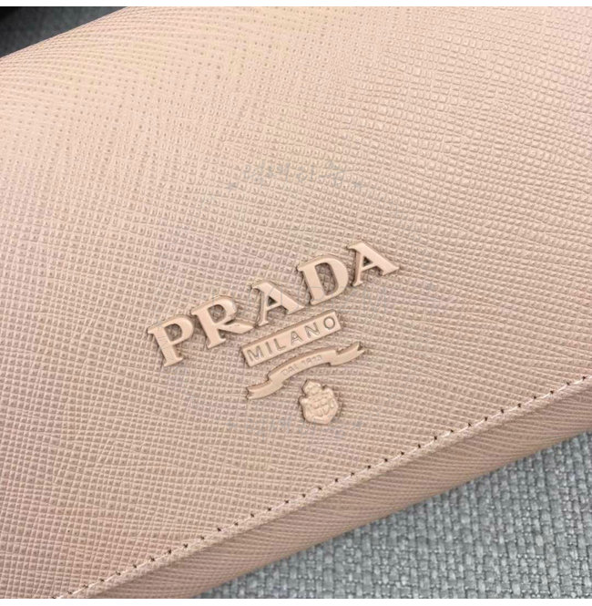 prada1-0220-004.jpg