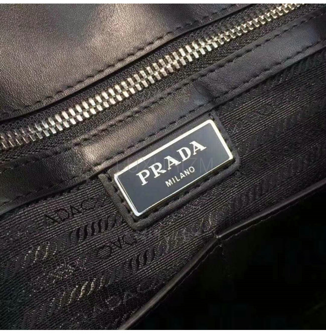 prada-0310-009.jpg