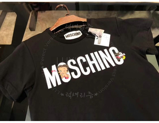 moschino1-0526-005.jpg