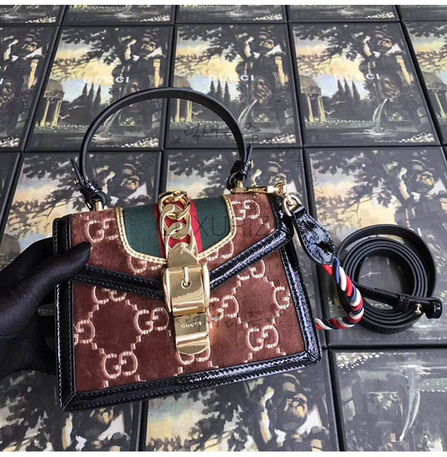 gucci-0710-002.jpg